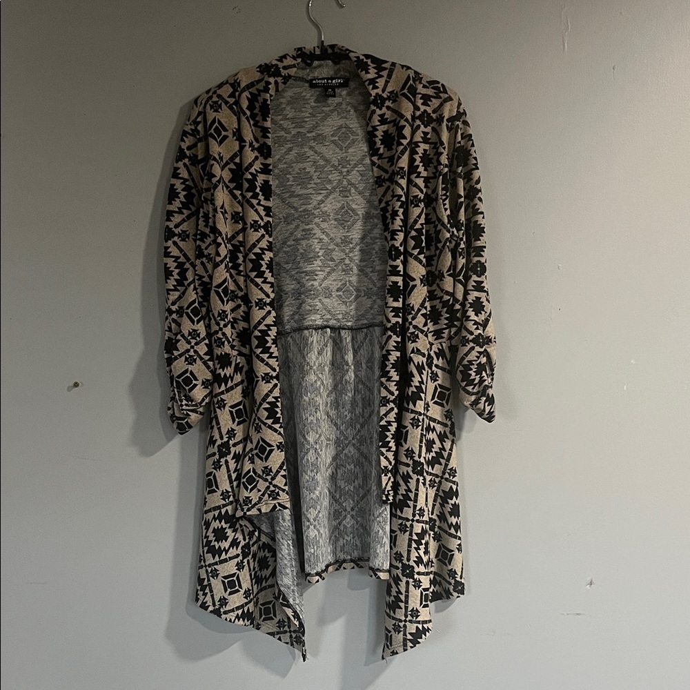 About A Girl Geometric Open Front Cardigan in Black and Cream Medium